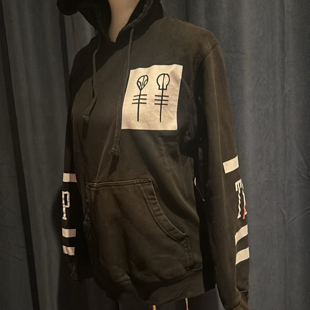 ⭐️SALE⭐️ Twenty One Pilots Black Hooded Sweatshirt Size Small - Picture 3 of 10
